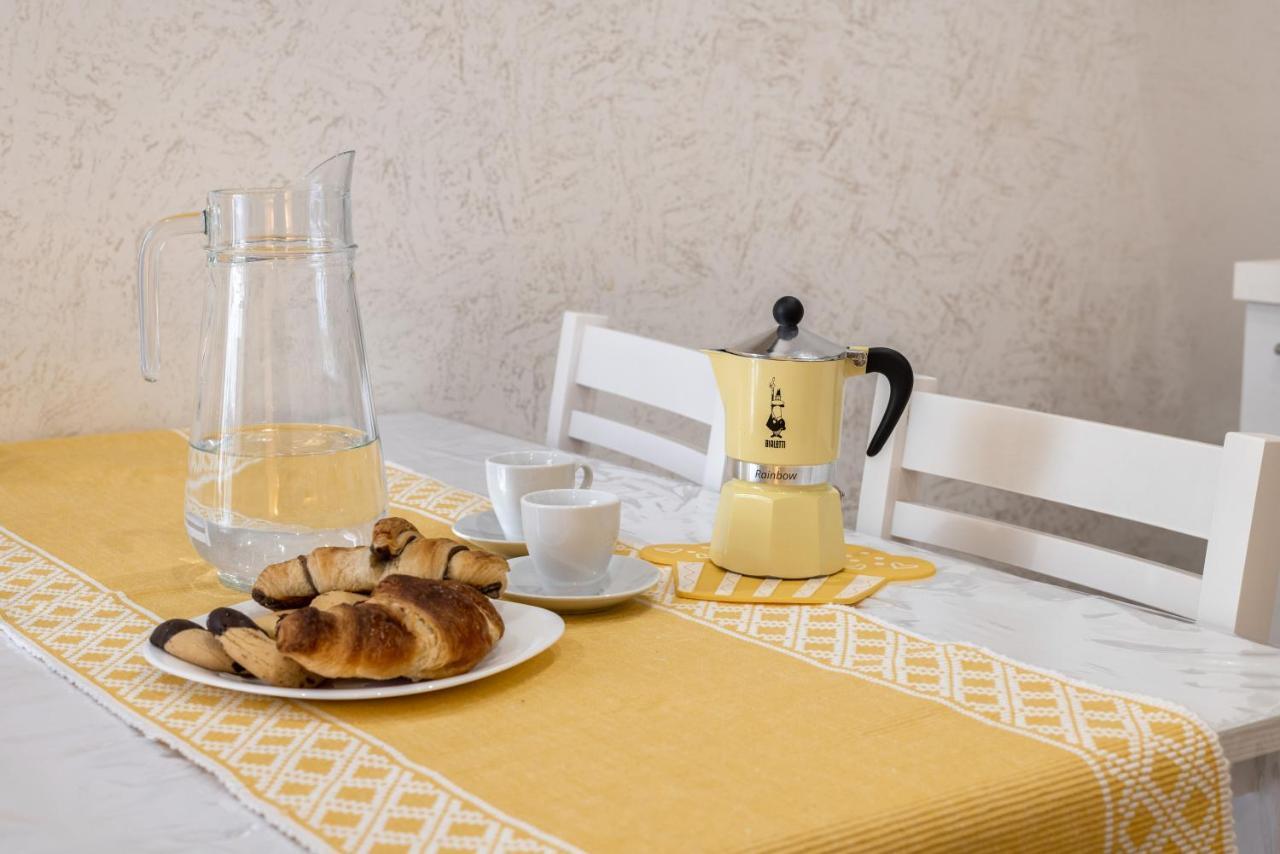باري Yhellow Home Comfy Apartment المظهر الخارجي الصورة